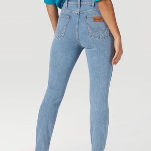 NWOT Wrangler High-Rise Skinny Jean - Light Wash